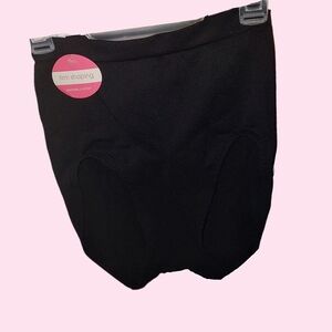 Barely There Seamless Shapewear Panties NWT